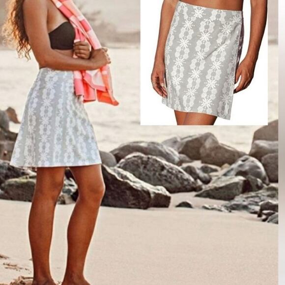 RipSkirt Hawaii Boho Lei light gray and white wrap travel skirt 19” length 2 Lrg - Picture 1 of 4